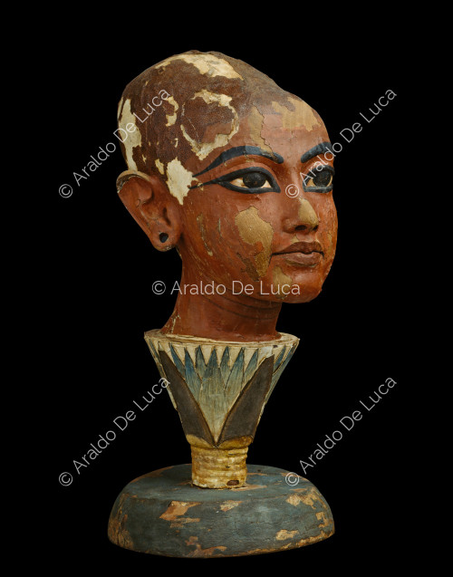 Tesoro di Tutankhamon. Testa del Faraone emergente da un fiore di loto