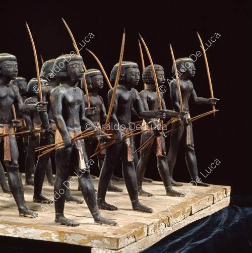 Truppe von nubischen Bogenschützen