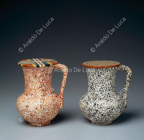 Vases en terre cuite peinte
