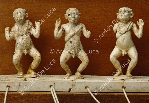 Figuritas de tres enanos bailarines