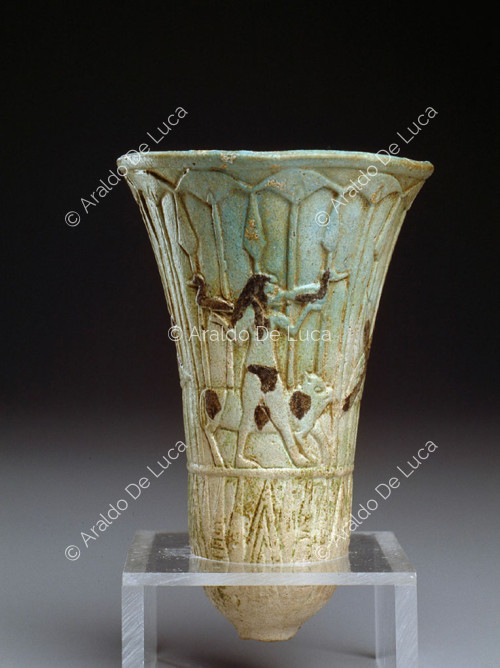 Papyrus umbrella-shaped vase