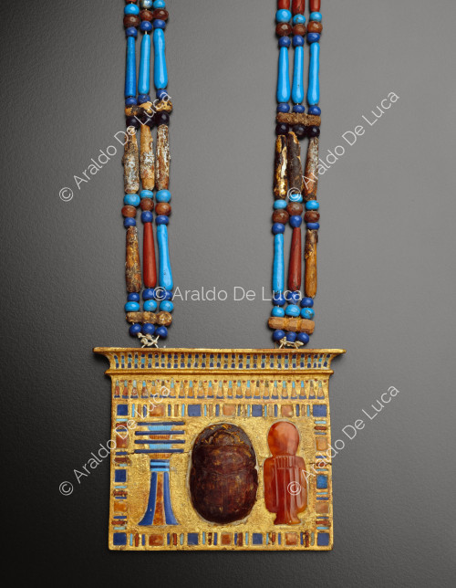 Necklace with pectoral in the shape of a shrine