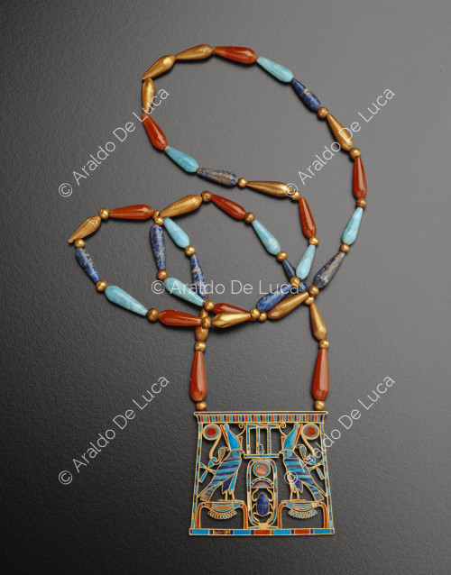 Halskette mit Brustschild im Namen von Sesostri II.