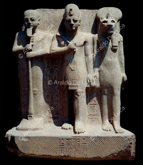 Tríada de Ramsés II con Ptah y Sekhnet