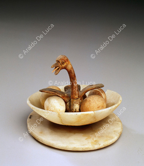Der Schatz des Tutanchamun. Deckel eines Gefäßes mit Vogel und Eiern
