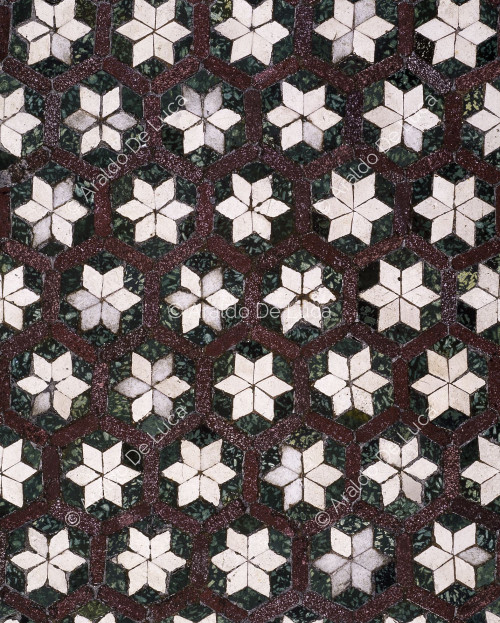 Detail des Fußbodens des Kirchenschiffs