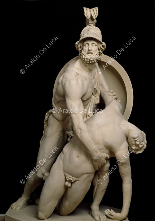 Menelaos stützt den leblosen Körper des Patroklos (Rekonstruktion der Statuengruppe)