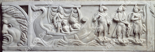 Sarcófago romano con la representación de Ulises y las sirenas