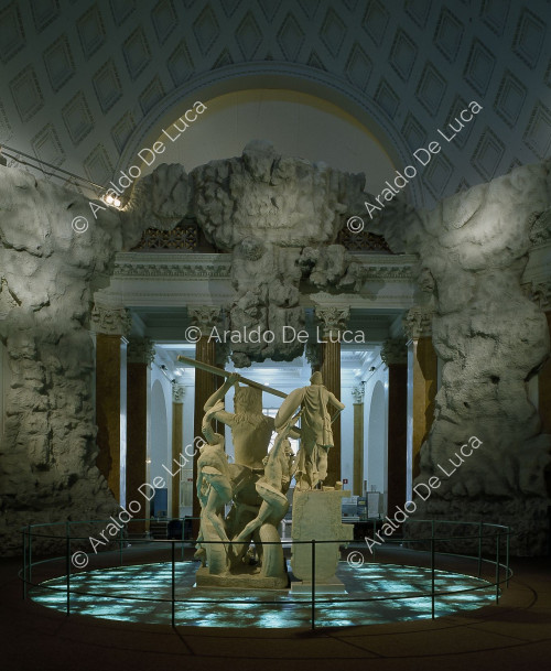 Ataque de Escila a la nave de Ulises (Reconstrucción del grupo estatuario)