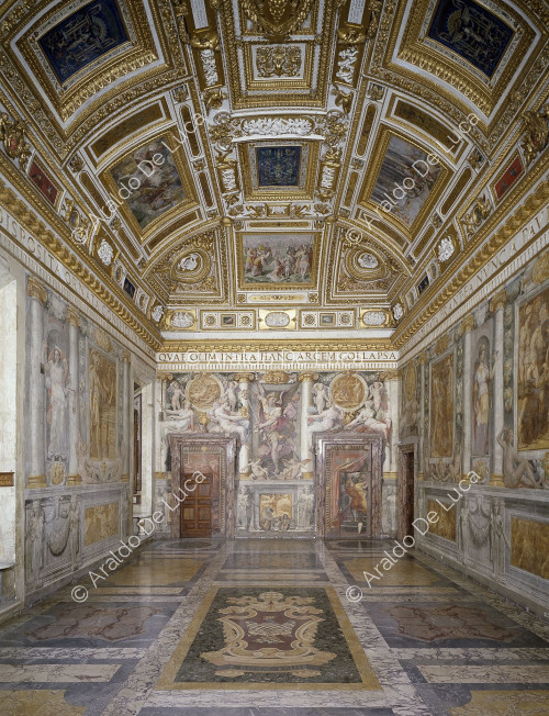 Pauline Hall. Walls with fresco