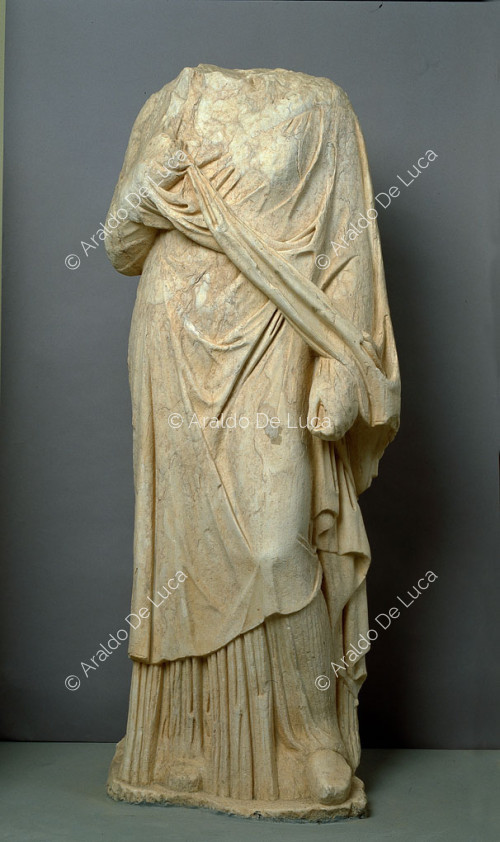 Weibliche Statue