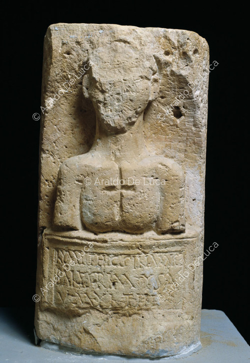 Stele mit Relief eines Jungen