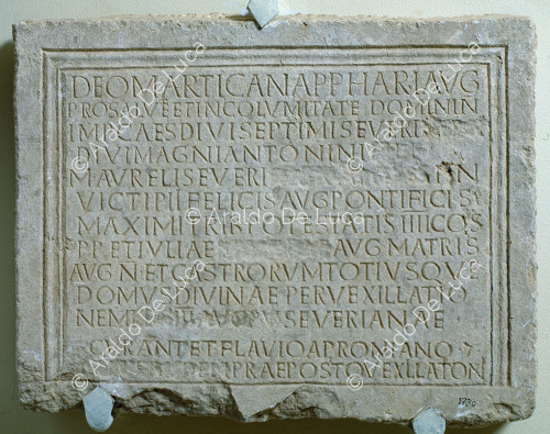 Inschrift in lateinischen Buchstaben