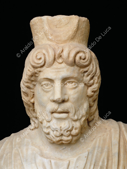 Statua di Serapide-Asclepio. Particolare del viso