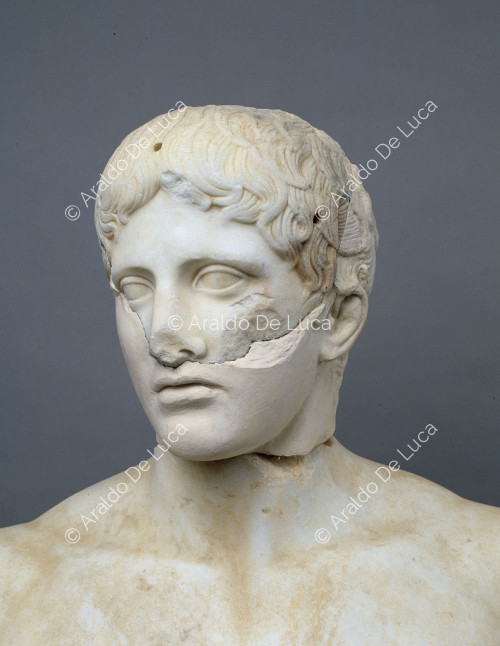 Estatua masculina. Detalle de la cabeza