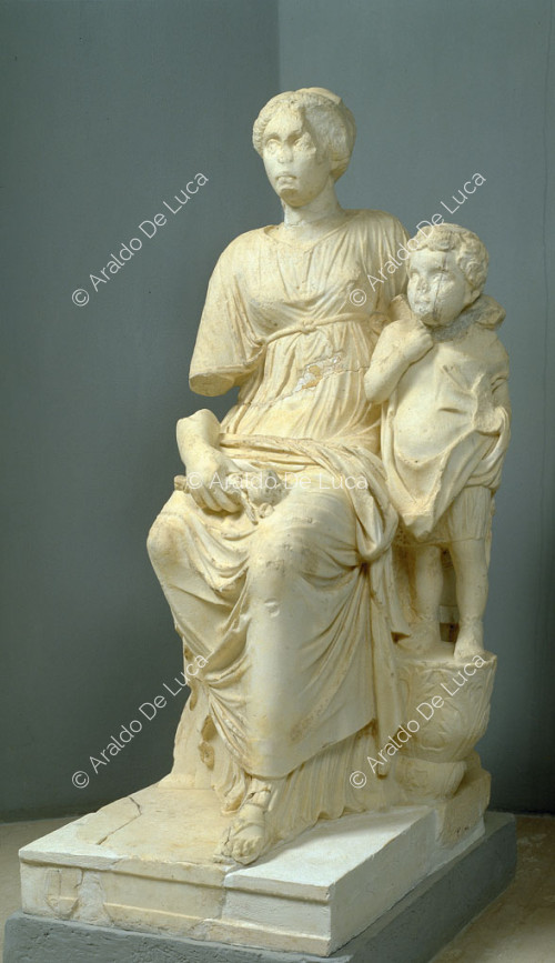 Statue der Vibia Sabina mit Amor