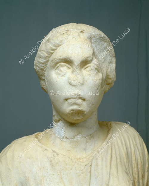 Statue de Vibia Sabina avec Cupidon. Détail avec Vibia Sabina