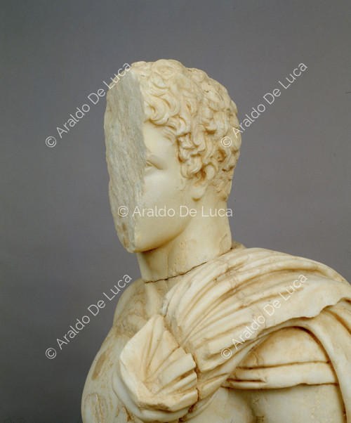 Estatua masculina. Detalle del busto