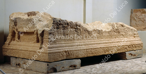 Base di sarcofago