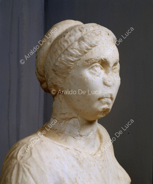 Statue de Vibia Sabina avec Cupidon. Détail du buste