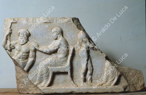 Relief des Pausanias. Darstellung von medizinischen Gottheiten