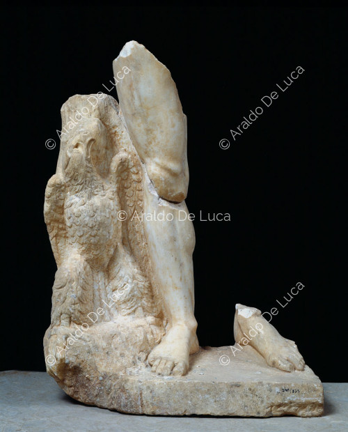 Fragment de marbre représentant Zeus et le jeu