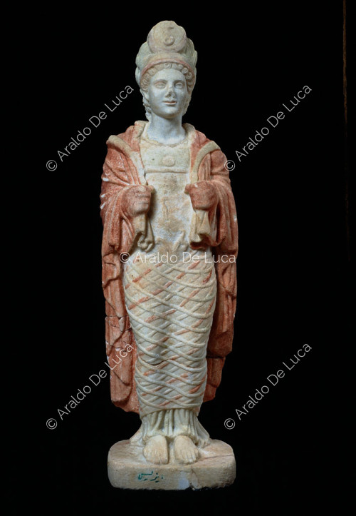 Polychrome Statuette der Isis