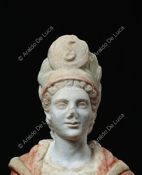 Statuetta di Iside policroma, particolare