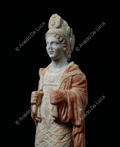 Statuetta di Iside policroma, particolare