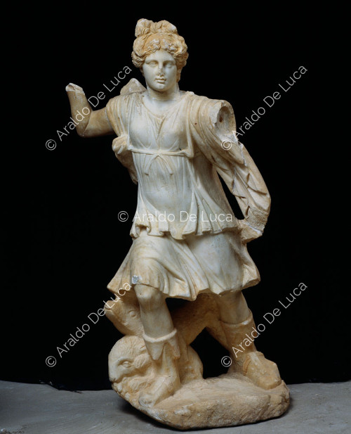 Statuetta in marmo di Artemide