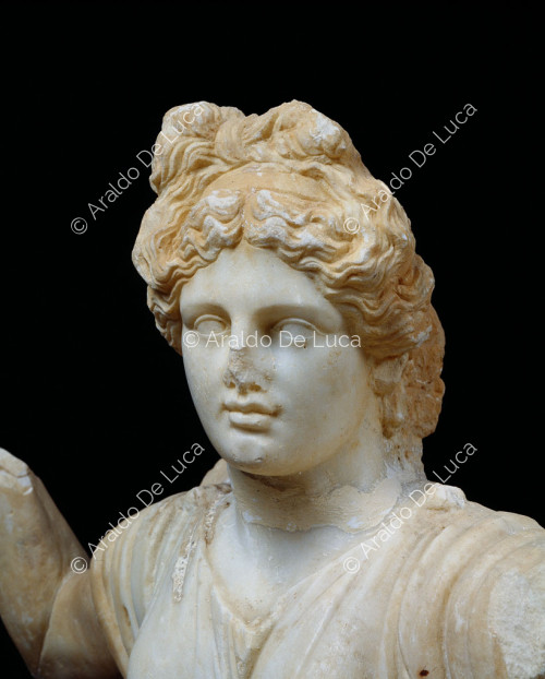 Statuetta in marmo di Artemide. Particolare