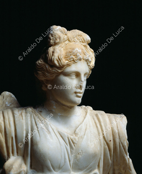 Estatua de mármol de Artemisa. Detalle