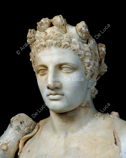 Estatua de mármol de Hércules. Detalle