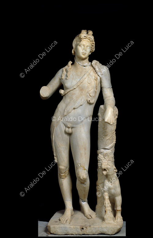 Estatua de mármol de Dioniso