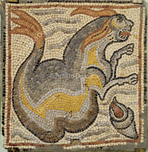 Mosaico policromo con mostro marino