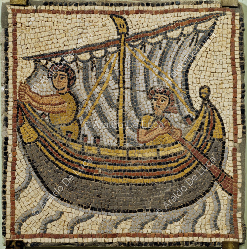 Mosaico policromo con barco y marineros