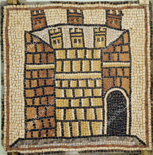 Mosaico policromo con ciudad fortificada