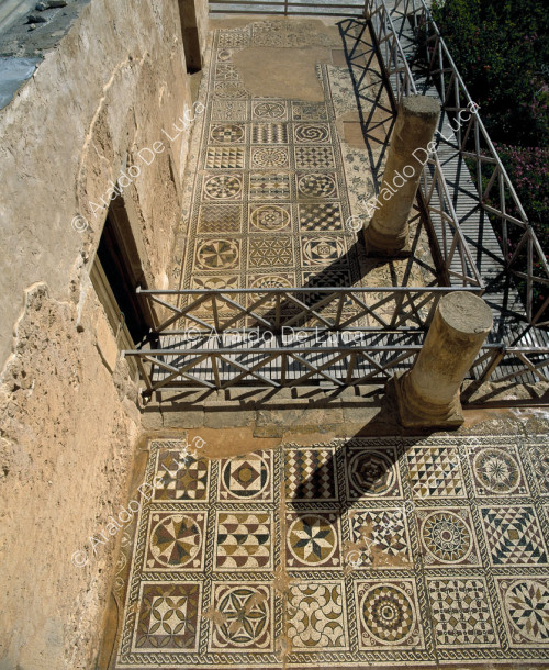 Villa de Silín. Mosaico del peristilo