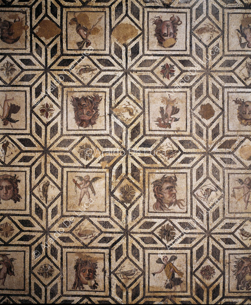 Mosaik mit geometrischen Quadraten