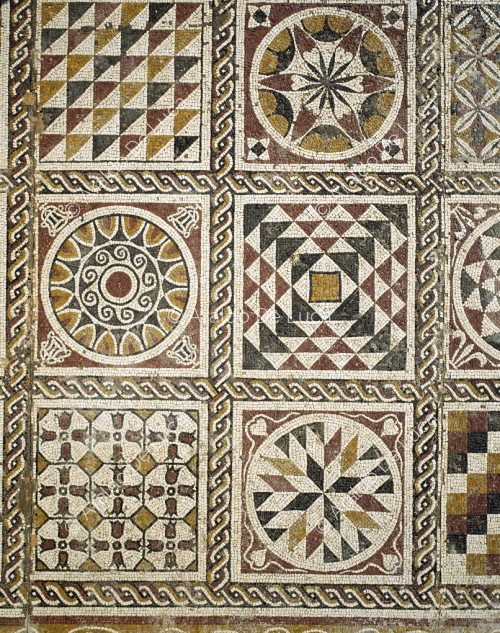 Mosaico con motivi geometrici