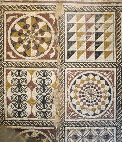 Mosaico con motivos geométricos