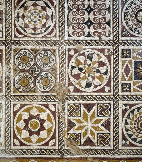 Mosaik mit geometrischen Motiven