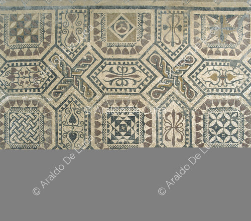 Mosaik mit geometrischem Muster