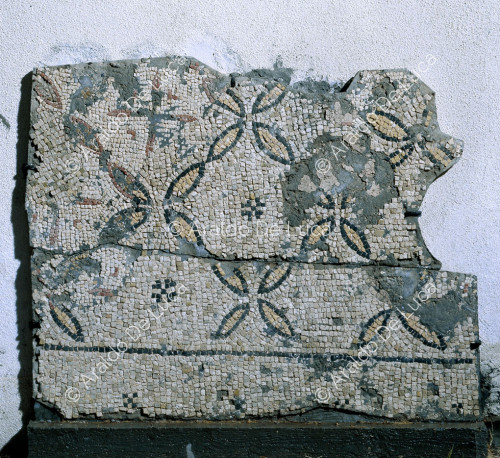 Mosaico con motivo floral