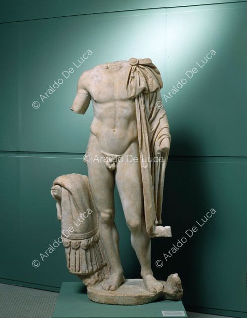 Estatua sin cabeza de un general romano