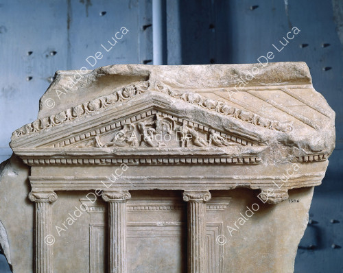Relief avec temple ionique tétrastyle