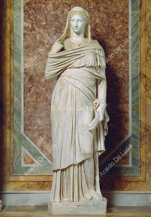 Statue einer Frau, die als Ceres dargestellt ist