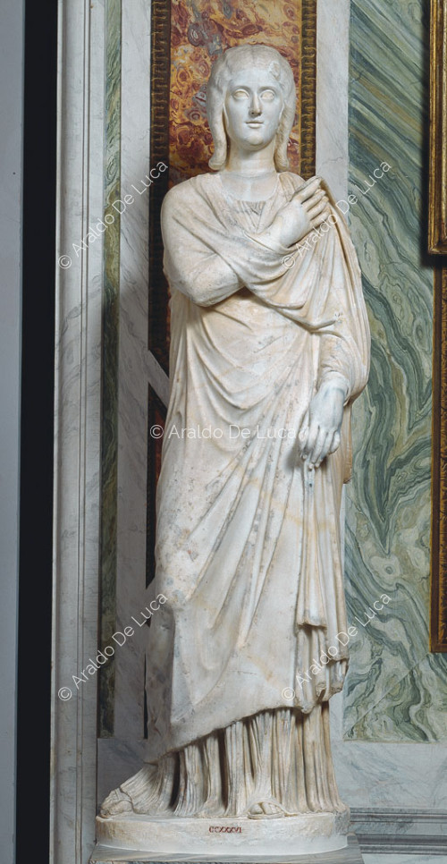 Small Herculaneum-type female statue