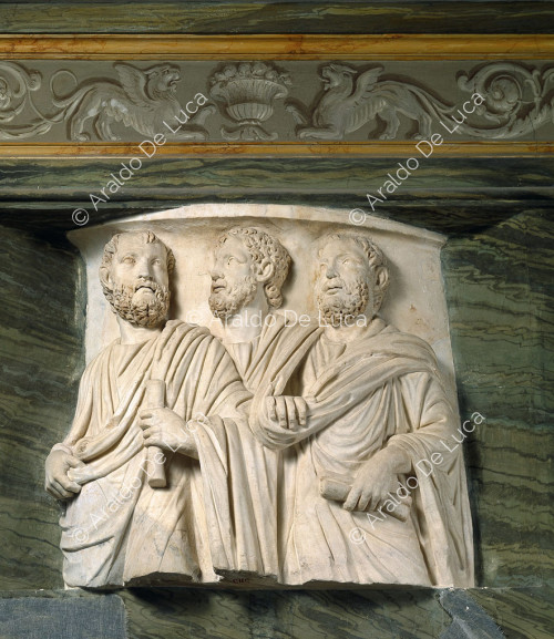 Fragmento de sarcófago de bañera, con filósofos