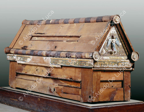 Ligneous sarcophagus